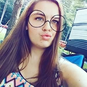 Meet your Posher, Stefanie